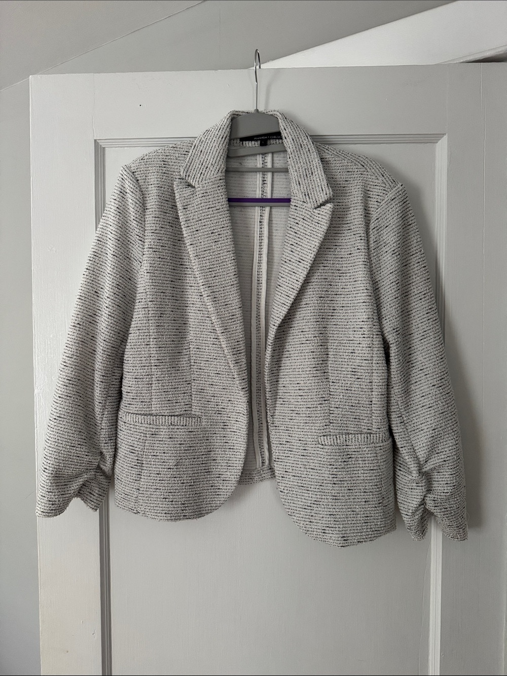 Amanda & Chelsea Heathered White with Black Open-Front Blazer